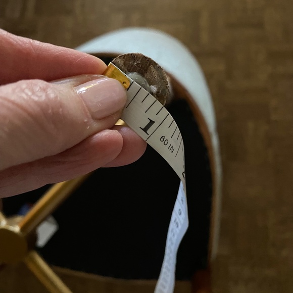 Six (6) fine white bone china plates (chargers) with 22K gold banding - Picture 13 of 13